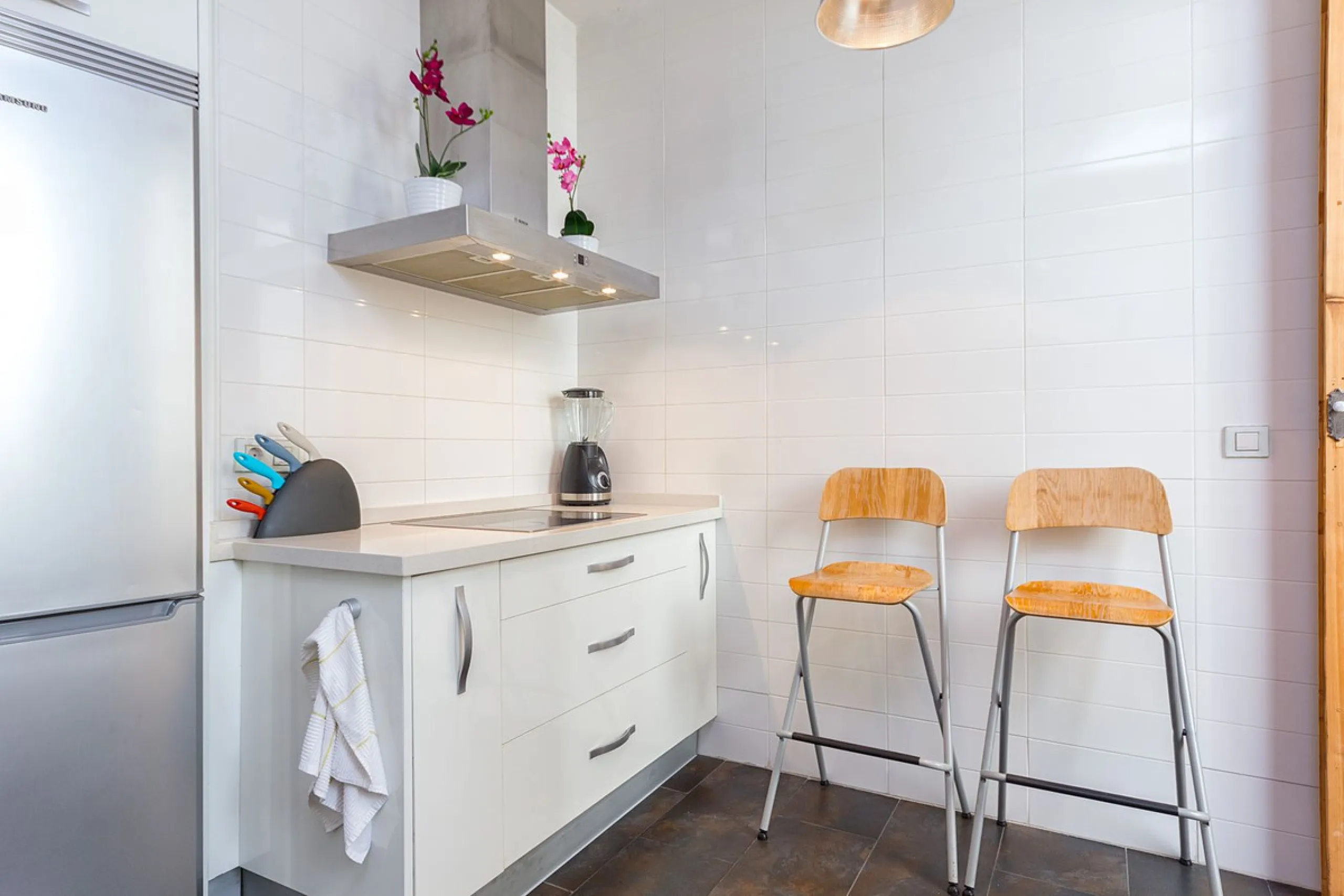 We are delighted to present this stunning city centre apartment, Casa 1880, a 19th-century gem located just a short stroll from Plaza de la Constitución in Malaga Centro. This exceptional property offers two bedrooms, one bathroom, an office, and a cozy l