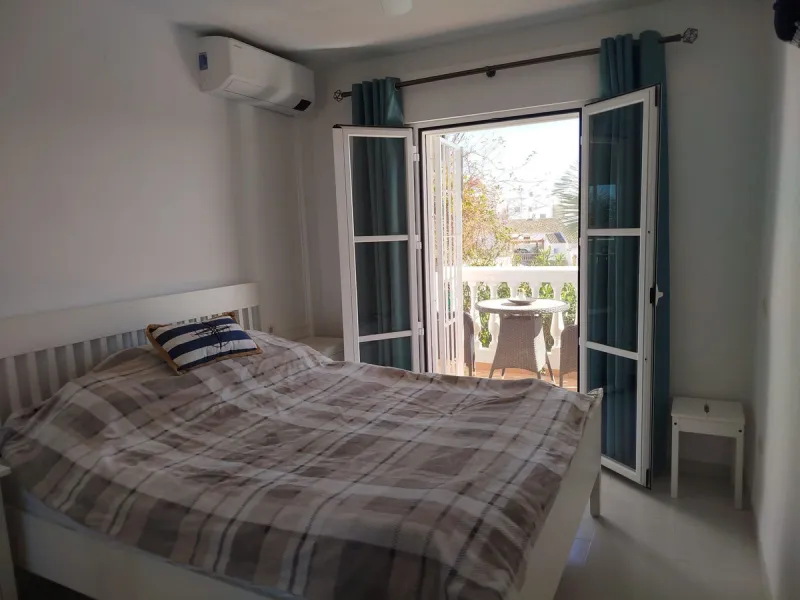 Stylish and Well-Planned Apartment with Sea Views and Tourist License