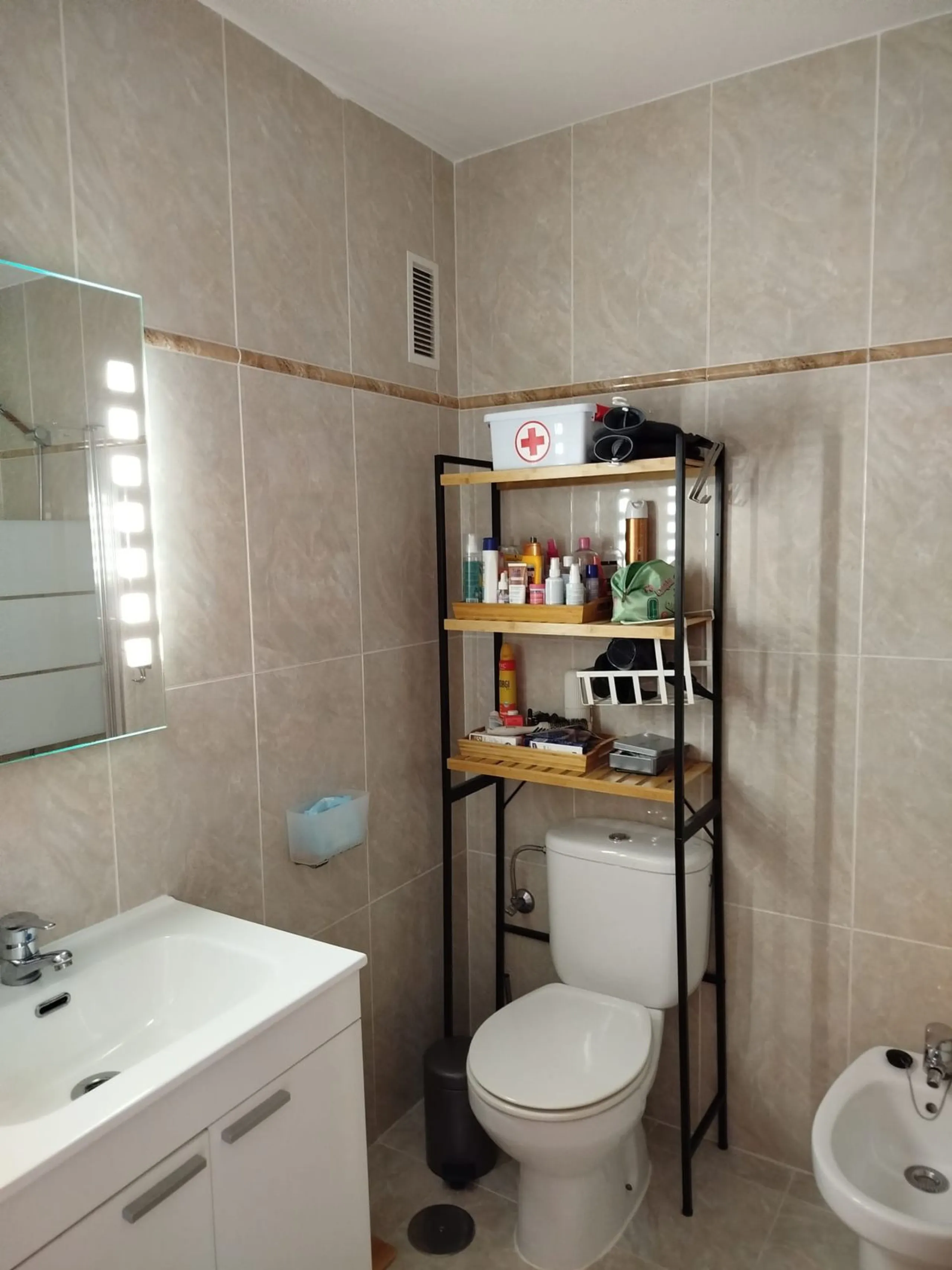 Stylish and Well-Planned Apartment with Sea Views and Tourist License