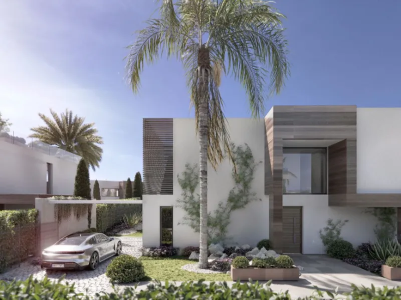 Located in the exclusive area of ​​Cancelada, next to the prestigious Villa Padierna Palace Hotel, this luxury villa redefines elegance and comfort. With four bedrooms and five bathrooms, the property extends over 267 m² built on a 1079 m² plot, complemen