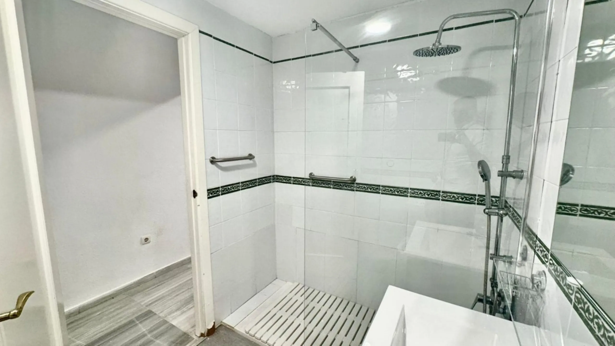 Modern 2-Bedroom Apartment – Excellent Location in Torremolinos