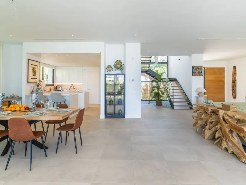 This exceptional luxury villa is situated in the prestigious area of Cabopino, Marbella East, offering a prime front line golf location with captivating views of both the sea and lush fairways. Designed to the highest standards, the property spans a gener