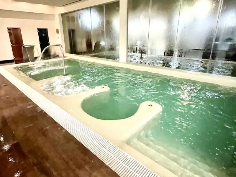 Unique property that must be seen to appreciate the wow factor within the much sought after urbanisation of Capanes del Golf.