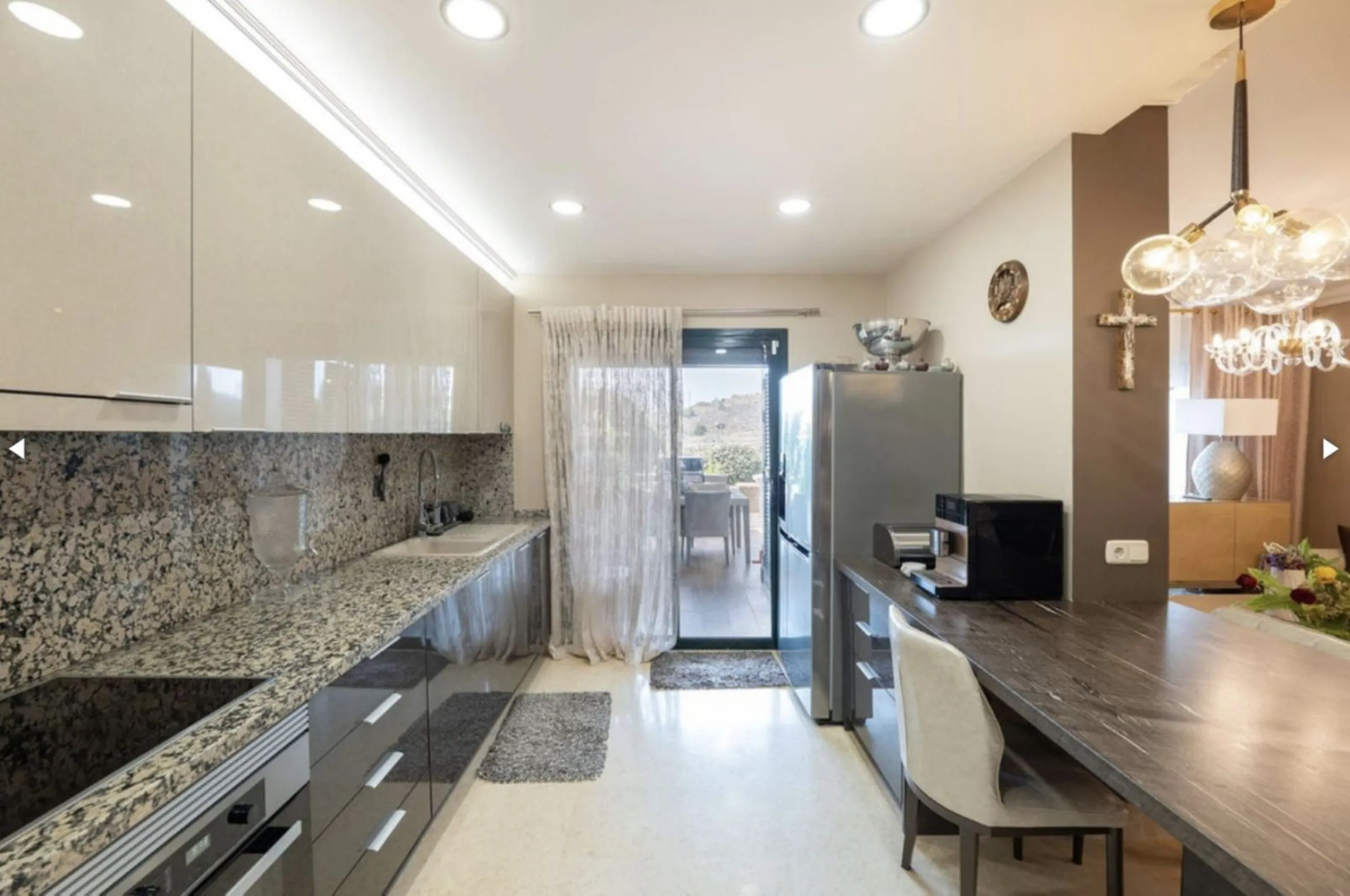 Unique property that must be seen to appreciate the wow factor within the much sought after urbanisation of Capanes del Golf.