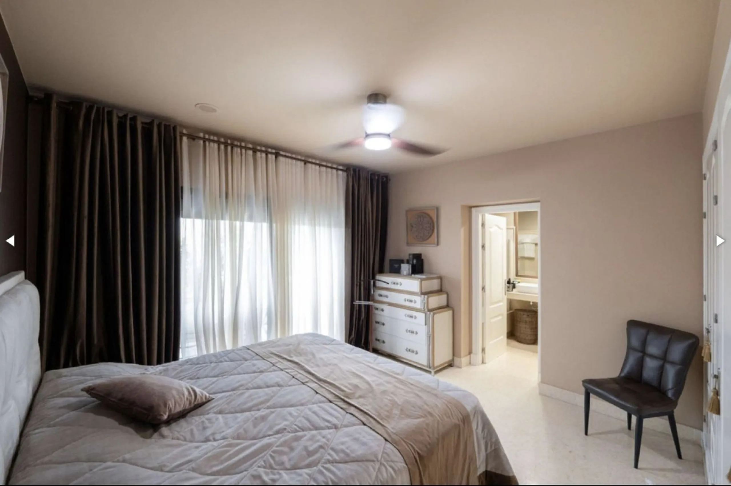 Unique property that must be seen to appreciate the wow factor within the much sought after urbanisation of Capanes del Golf.