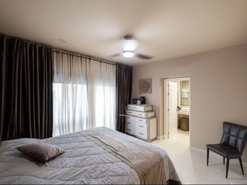 Unique property that must be seen to appreciate the wow factor within the much sought after urbanisation of Capanes del Golf.