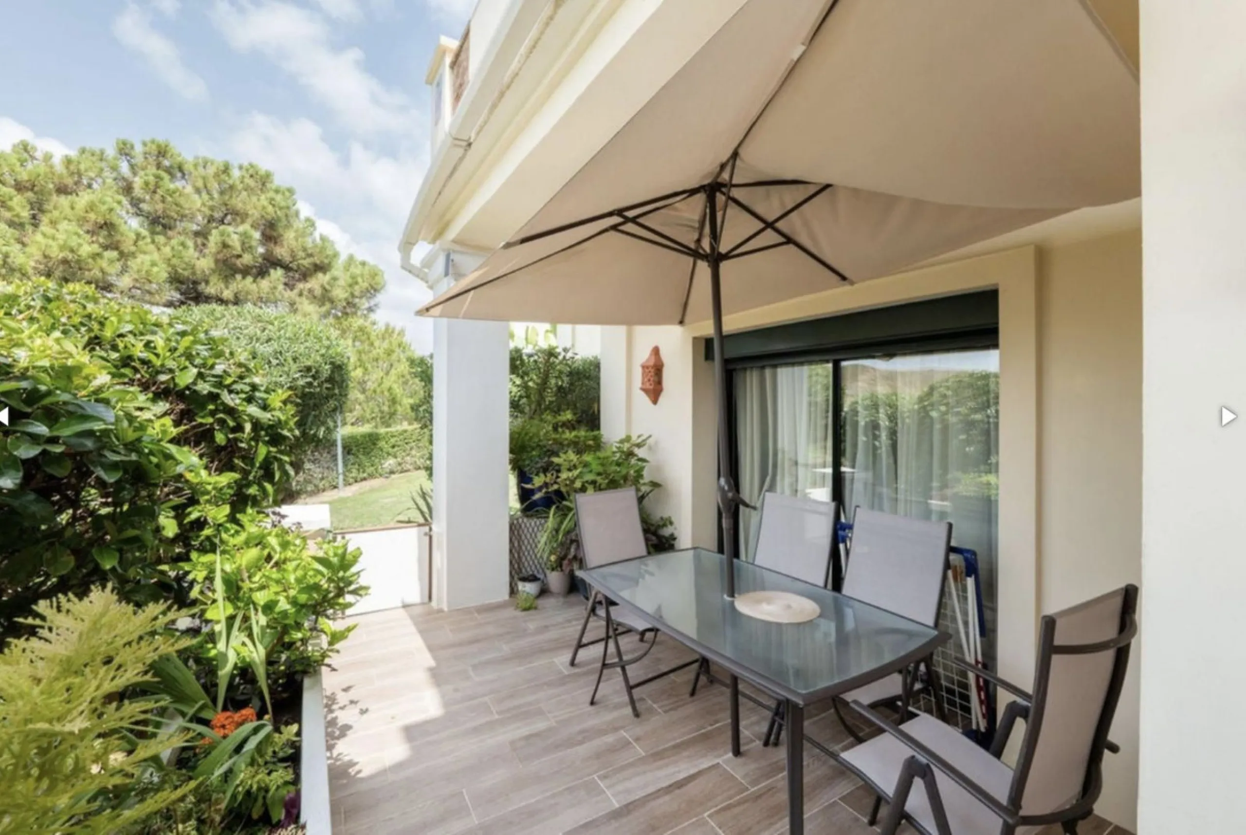 Unique property that must be seen to appreciate the wow factor within the much sought after urbanisation of Capanes del Golf.