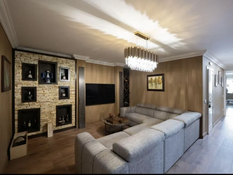Unique property that must be seen to appreciate the wow factor within the much sought after urbanisation of Capanes del Golf.