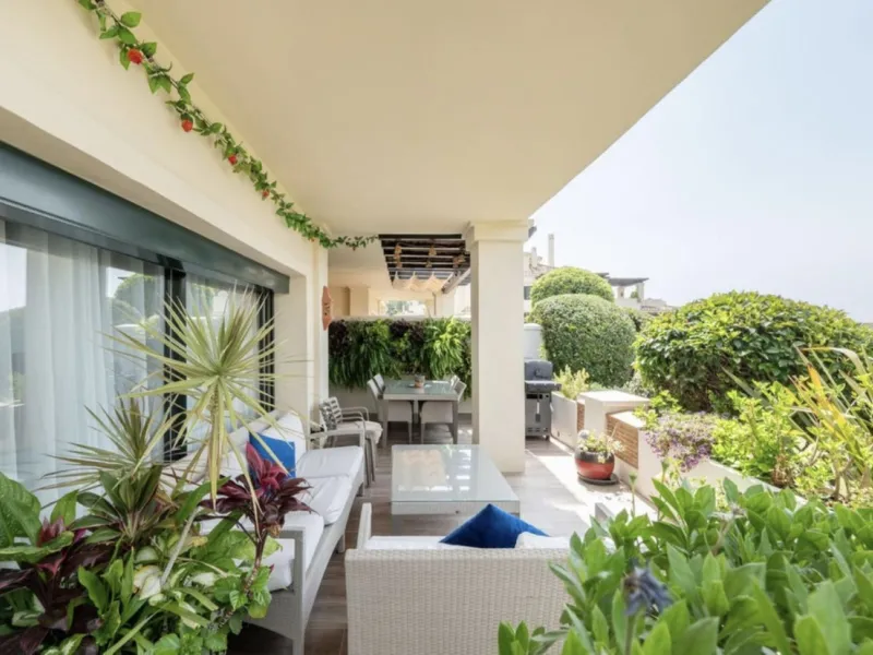 Unique property that must be seen to appreciate the wow factor within the much sought after urbanisation of Capanes del Golf.