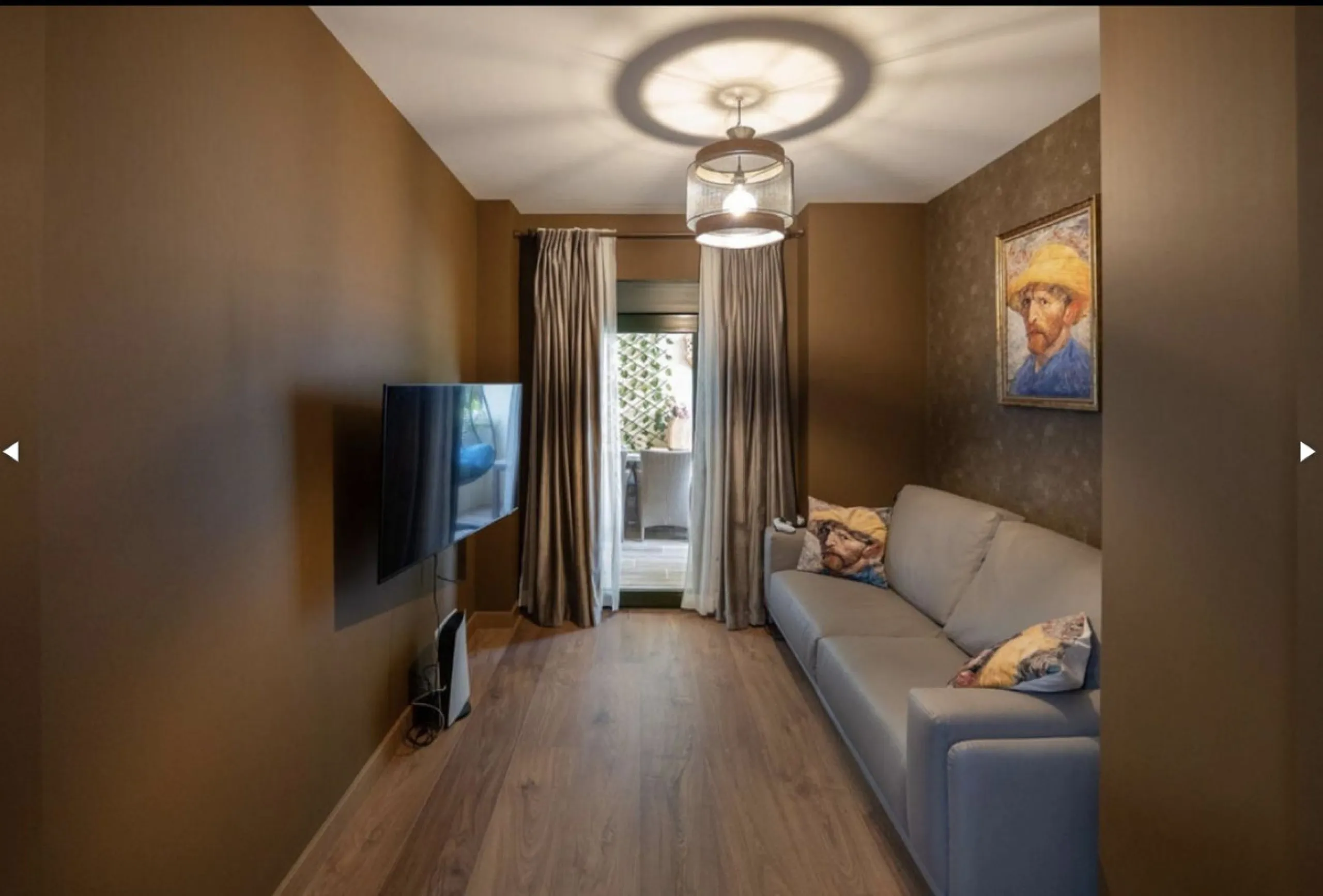 Unique property that must be seen to appreciate the wow factor within the much sought after urbanisation of Capanes del Golf.