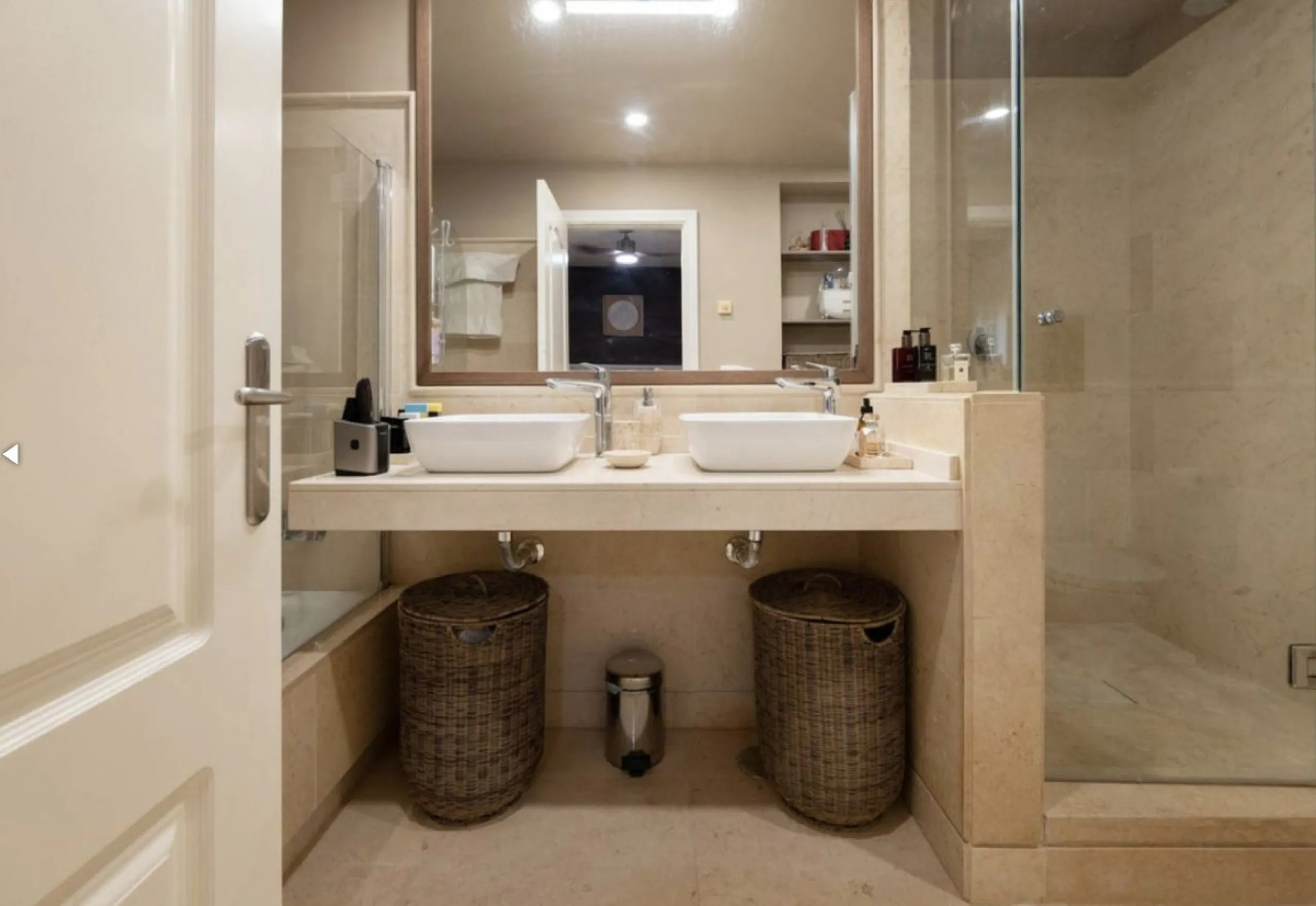 Unique property that must be seen to appreciate the wow factor within the much sought after urbanisation of Capanes del Golf.