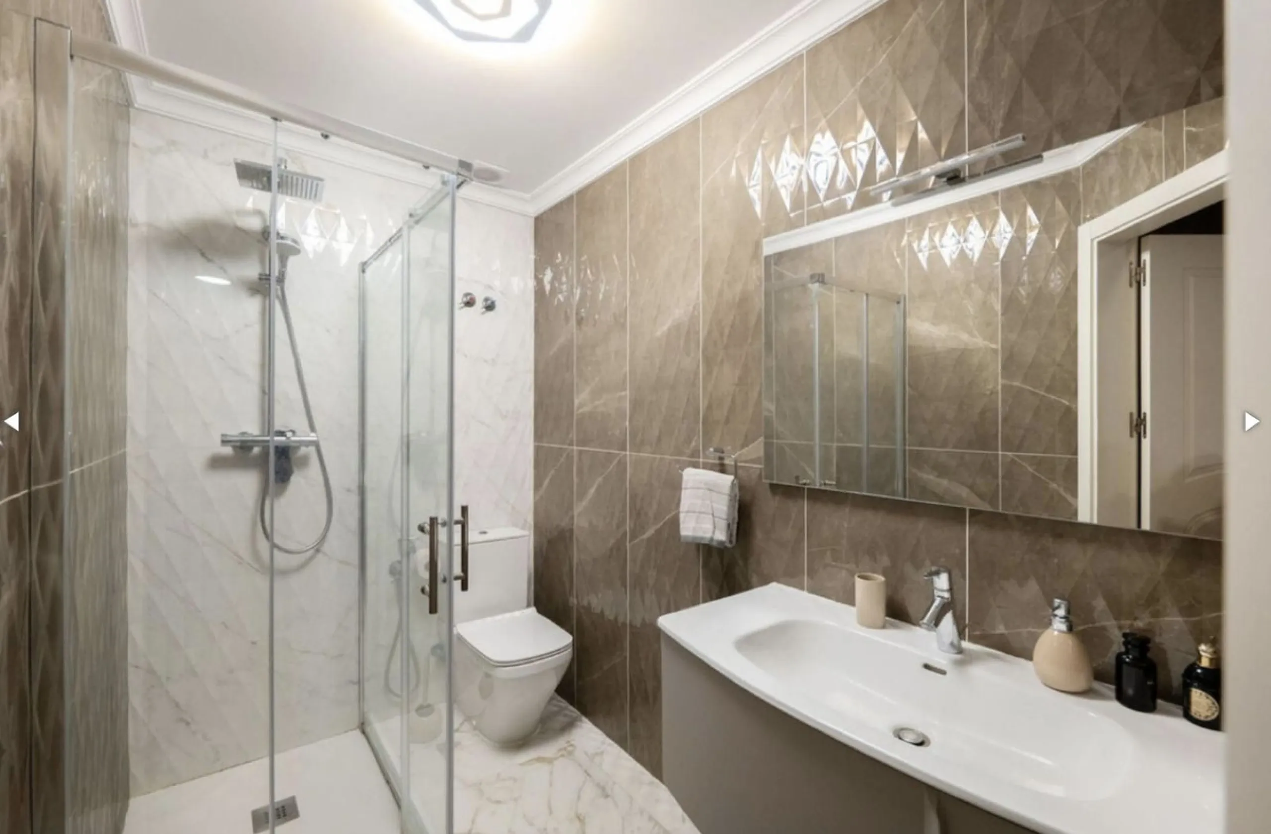 Unique property that must be seen to appreciate the wow factor within the much sought after urbanisation of Capanes del Golf.