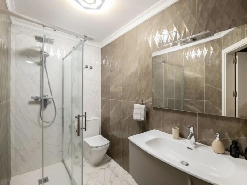 Unique property that must be seen to appreciate the wow factor within the much sought after urbanisation of Capanes del Golf.