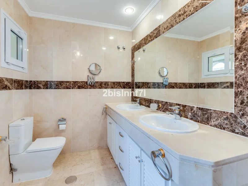 Three-bedroom duplex penthouse for sale in White Pearl Beach II, Elviria