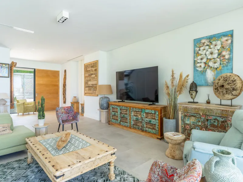 This exceptional luxury villa is situated in the prestigious area of Cabopino, Marbella East, offering a prime front line golf location with captivating views of both the sea and lush fairways. Designed to the highest standards, the property spans a gener