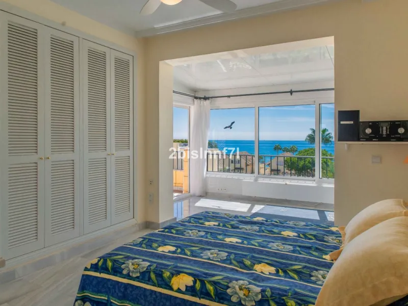 Three-bedroom duplex penthouse for sale in White Pearl Beach II, Elviria
