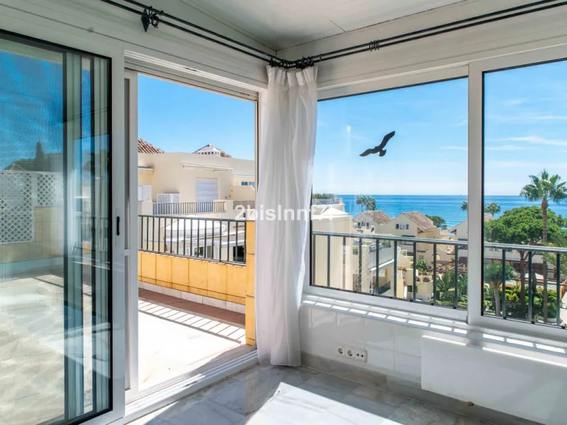 Three-bedroom duplex penthouse for sale in White Pearl Beach II, Elviria