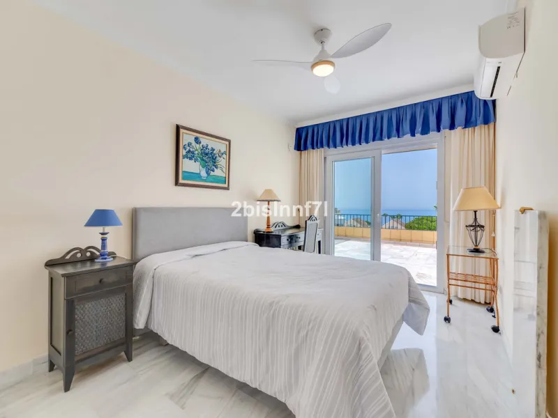 Three-bedroom duplex penthouse for sale in White Pearl Beach II, Elviria
