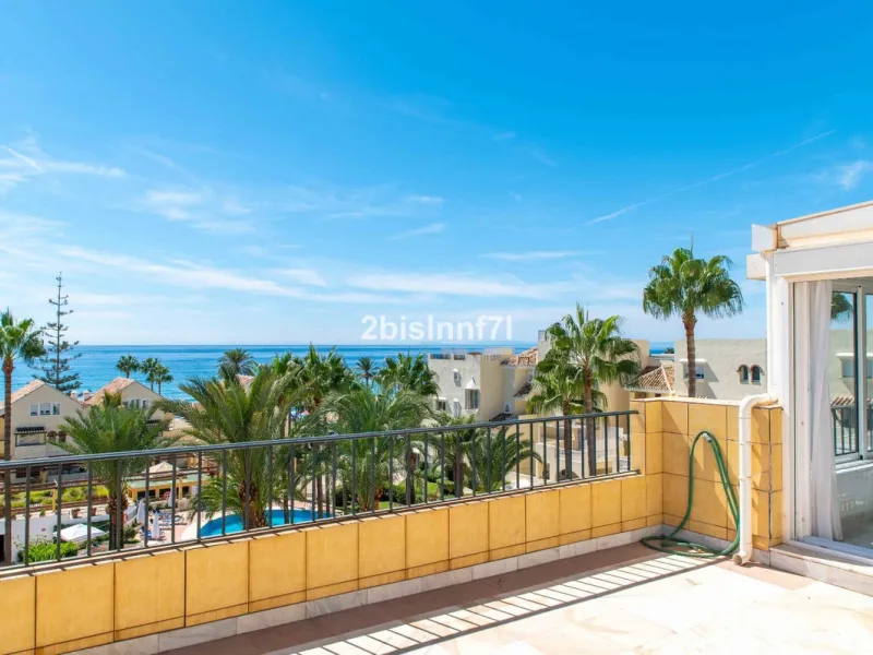 Three-bedroom duplex penthouse for sale in White Pearl Beach II, Elviria