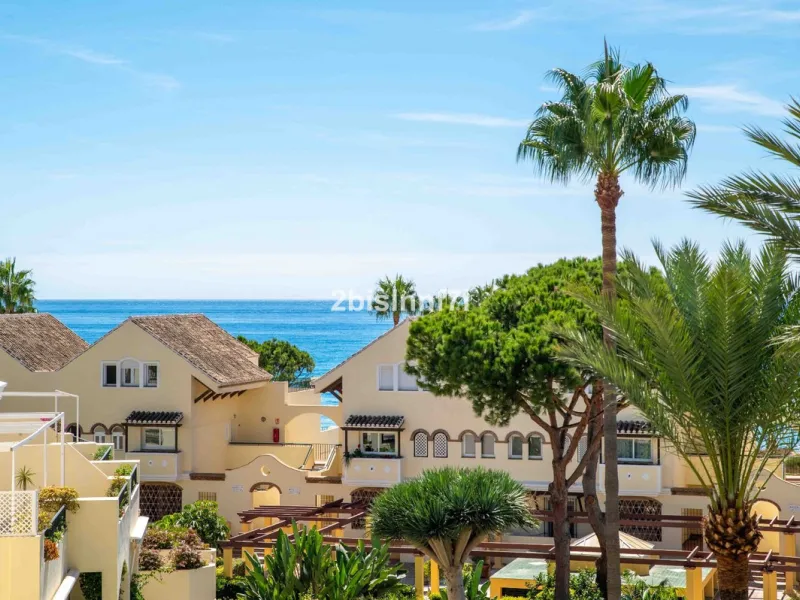 Three-bedroom duplex penthouse for sale in White Pearl Beach II, Elviria