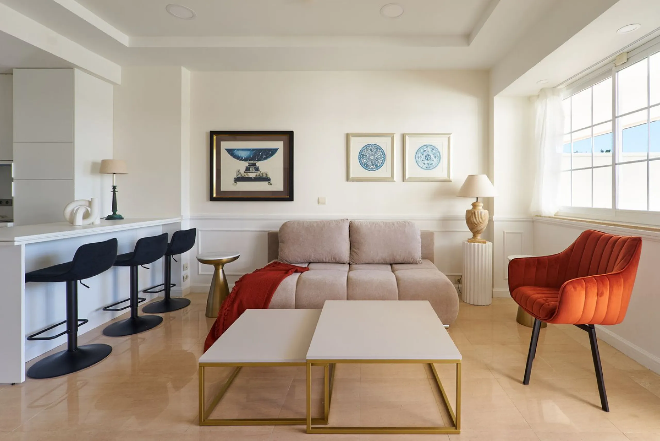 We present to your attention a unique opportunity to acquire a fully renovated and elegant one-bedroom apartment in the prestigious Guadalpin Hotel on the famous Golden Mile in Marbella.