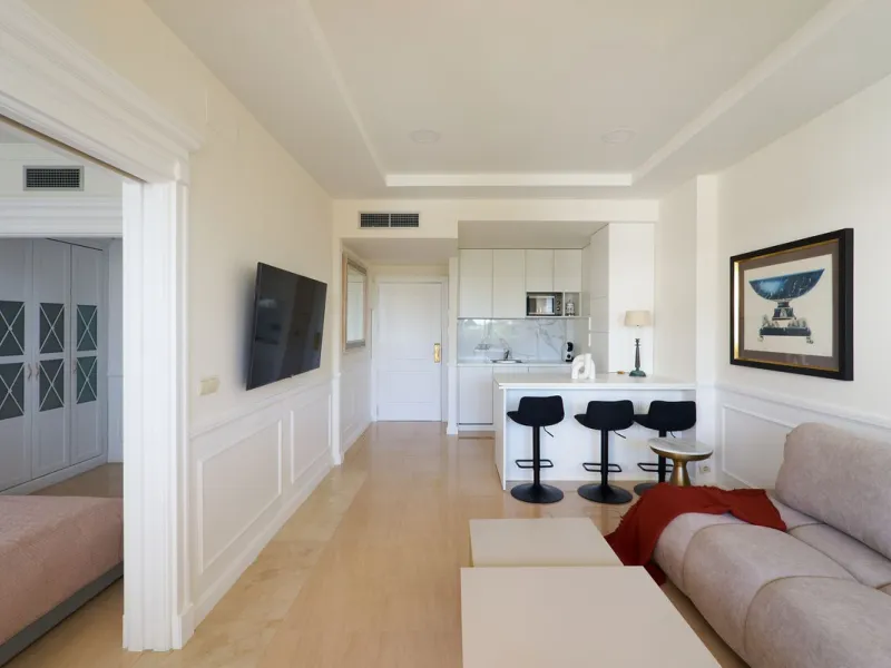 We present to your attention a unique opportunity to acquire a fully renovated and elegant one-bedroom apartment in the prestigious Guadalpin Hotel on the famous Golden Mile in Marbella.