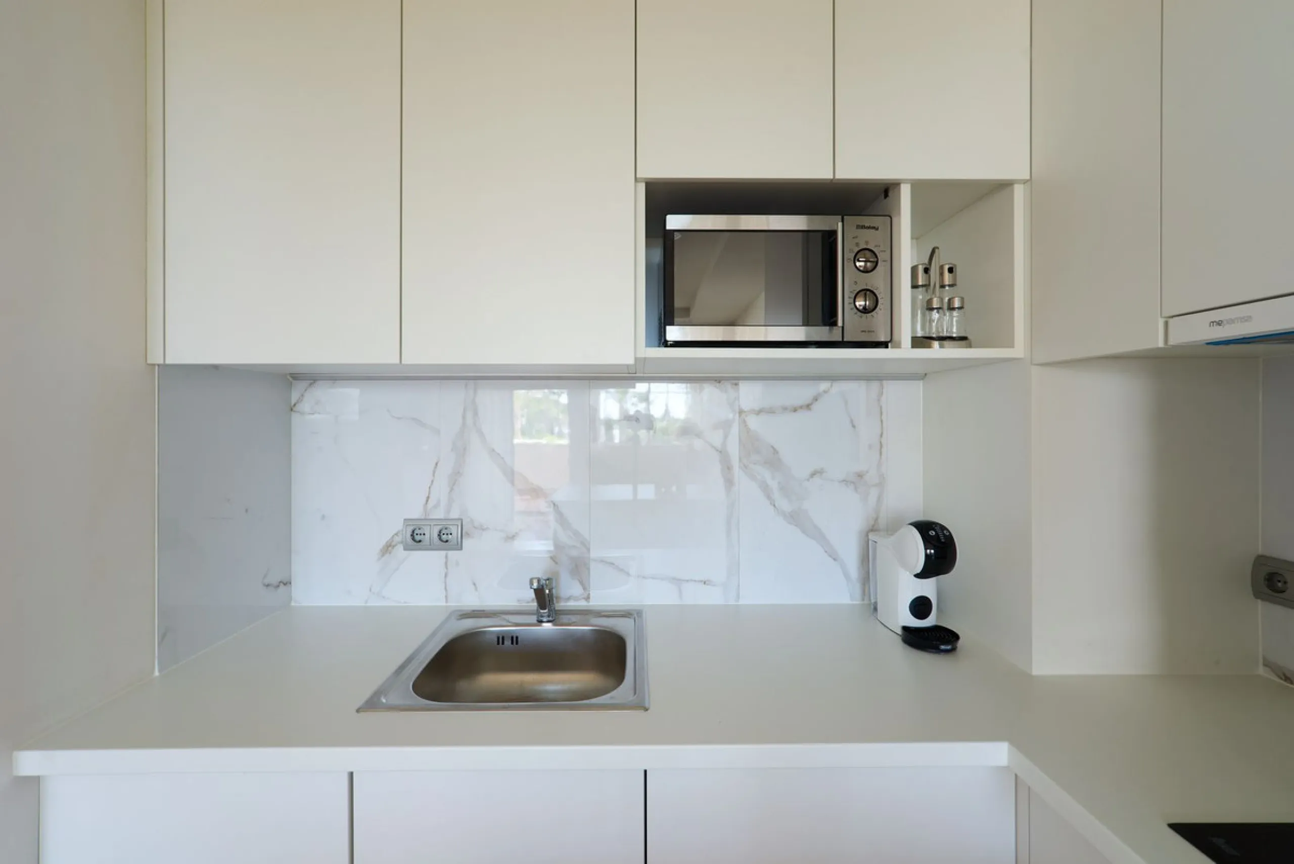 We present to your attention a unique opportunity to acquire a fully renovated and elegant one-bedroom apartment in the prestigious Guadalpin Hotel on the famous Golden Mile in Marbella.