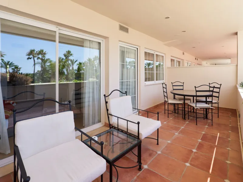 We present to your attention a unique opportunity to acquire a fully renovated and elegant one-bedroom apartment in the prestigious Guadalpin Hotel on the famous Golden Mile in Marbella.