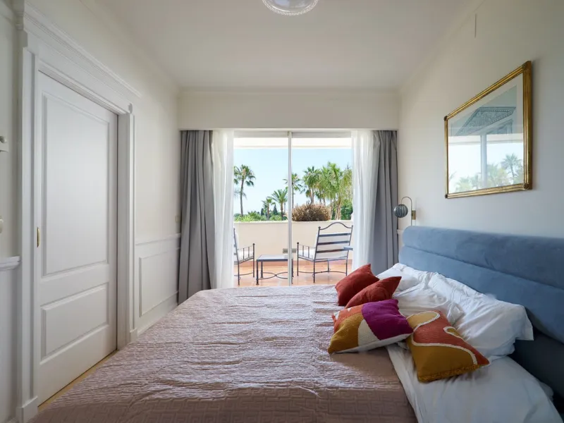 We present to your attention a unique opportunity to acquire a fully renovated and elegant one-bedroom apartment in the prestigious Guadalpin Hotel on the famous Golden Mile in Marbella.