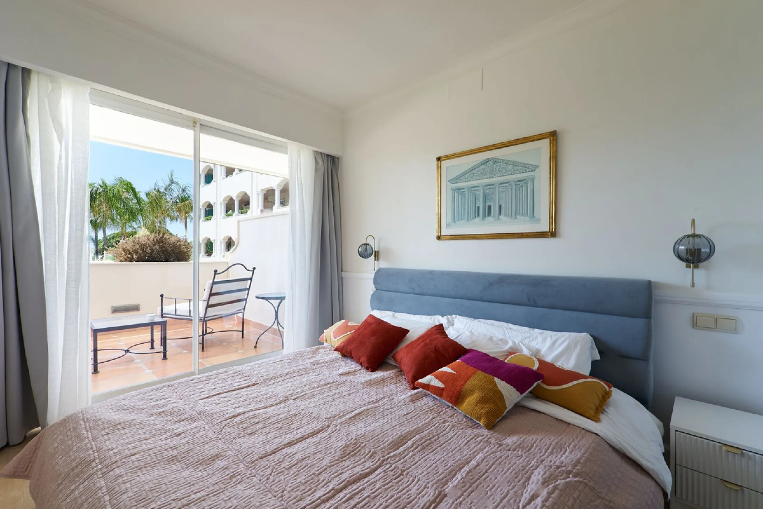We present to your attention a unique opportunity to acquire a fully renovated and elegant one-bedroom apartment in the prestigious Guadalpin Hotel on the famous Golden Mile in Marbella.