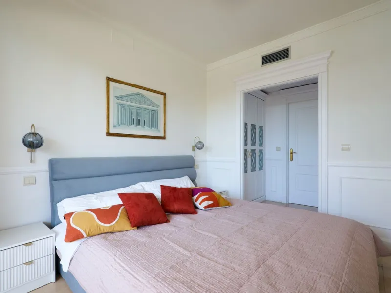 We present to your attention a unique opportunity to acquire a fully renovated and elegant one-bedroom apartment in the prestigious Guadalpin Hotel on the famous Golden Mile in Marbella.