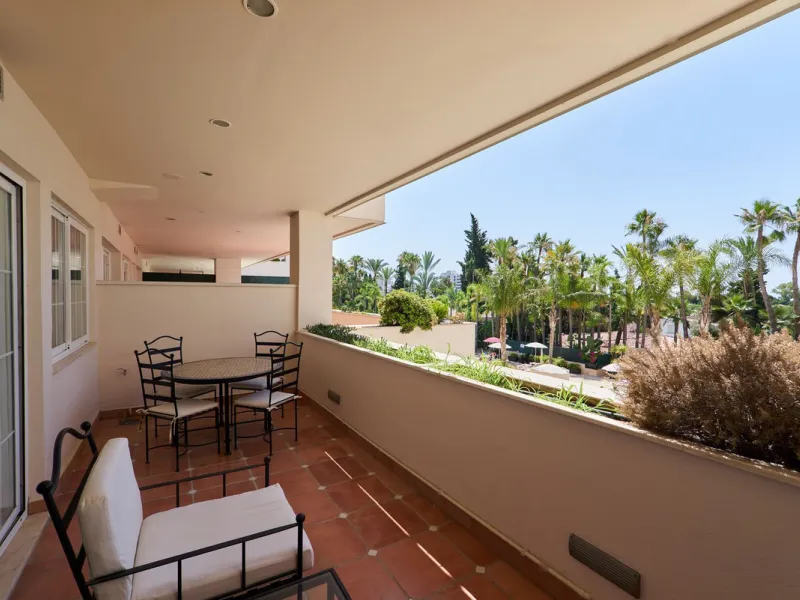 We present to your attention a unique opportunity to acquire a fully renovated and elegant one-bedroom apartment in the prestigious Guadalpin Hotel on the famous Golden Mile in Marbella.
