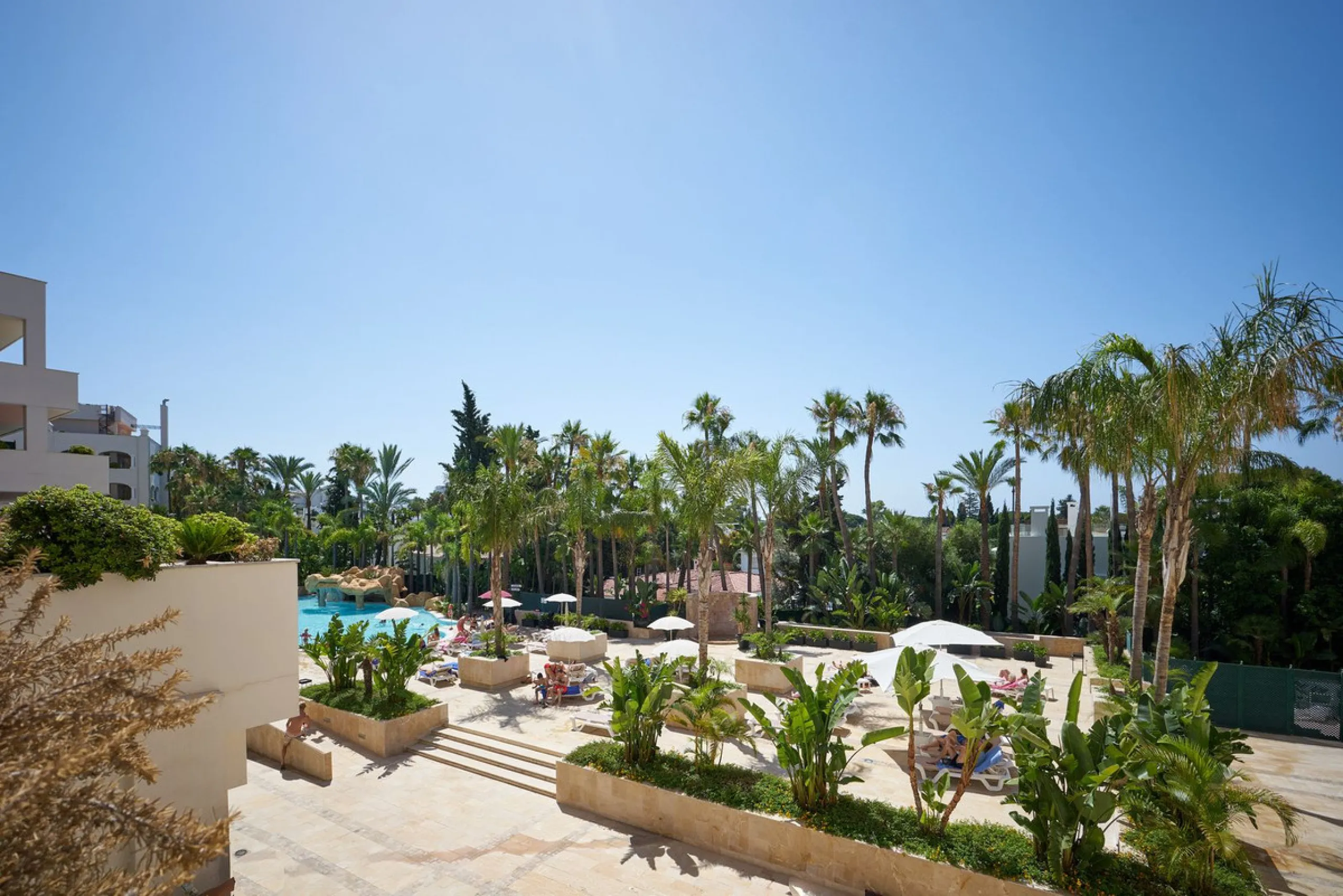 We present to your attention a unique opportunity to acquire a fully renovated and elegant one-bedroom apartment in the prestigious Guadalpin Hotel on the famous Golden Mile in Marbella.
