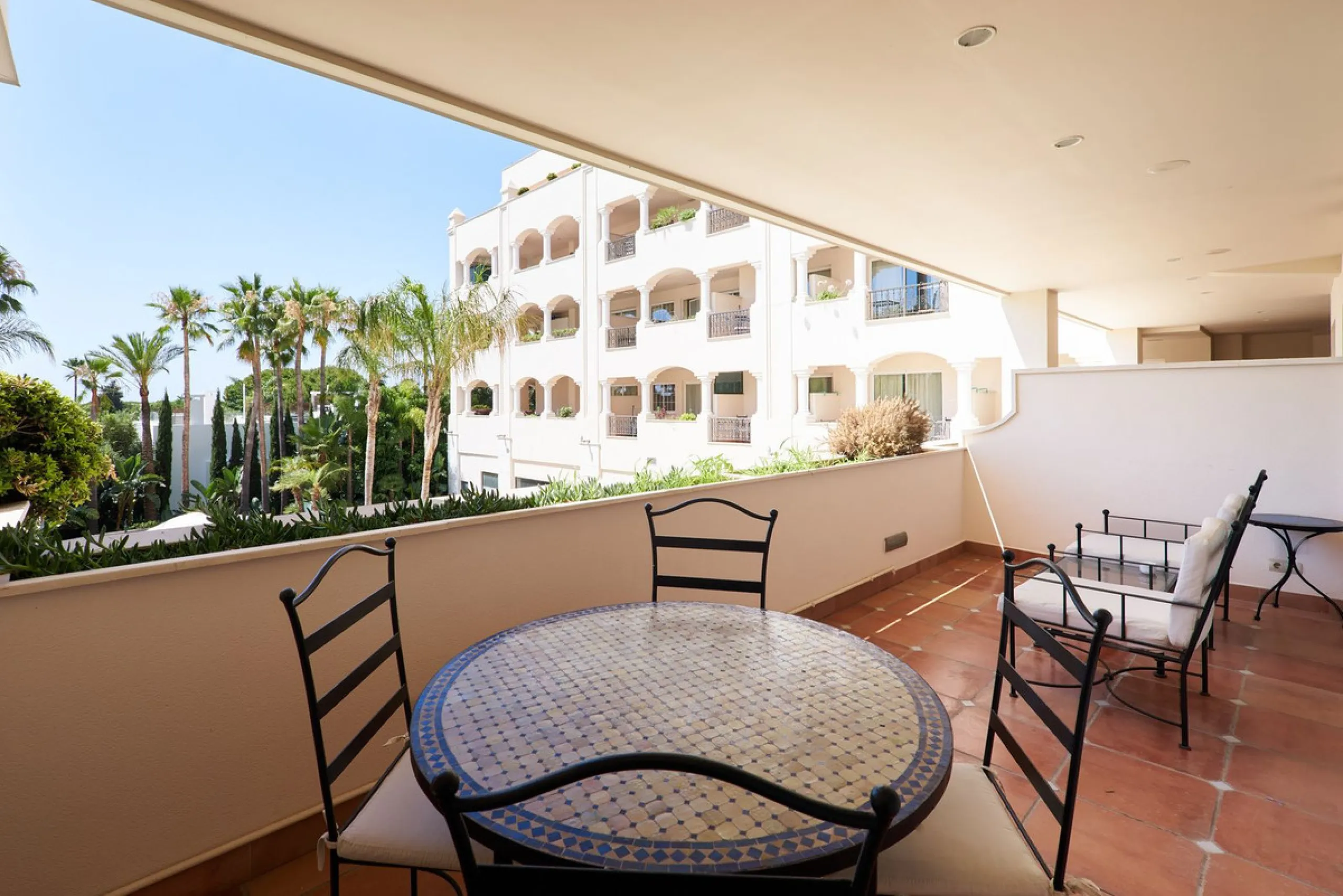 We present to your attention a unique opportunity to acquire a fully renovated and elegant one-bedroom apartment in the prestigious Guadalpin Hotel on the famous Golden Mile in Marbella.