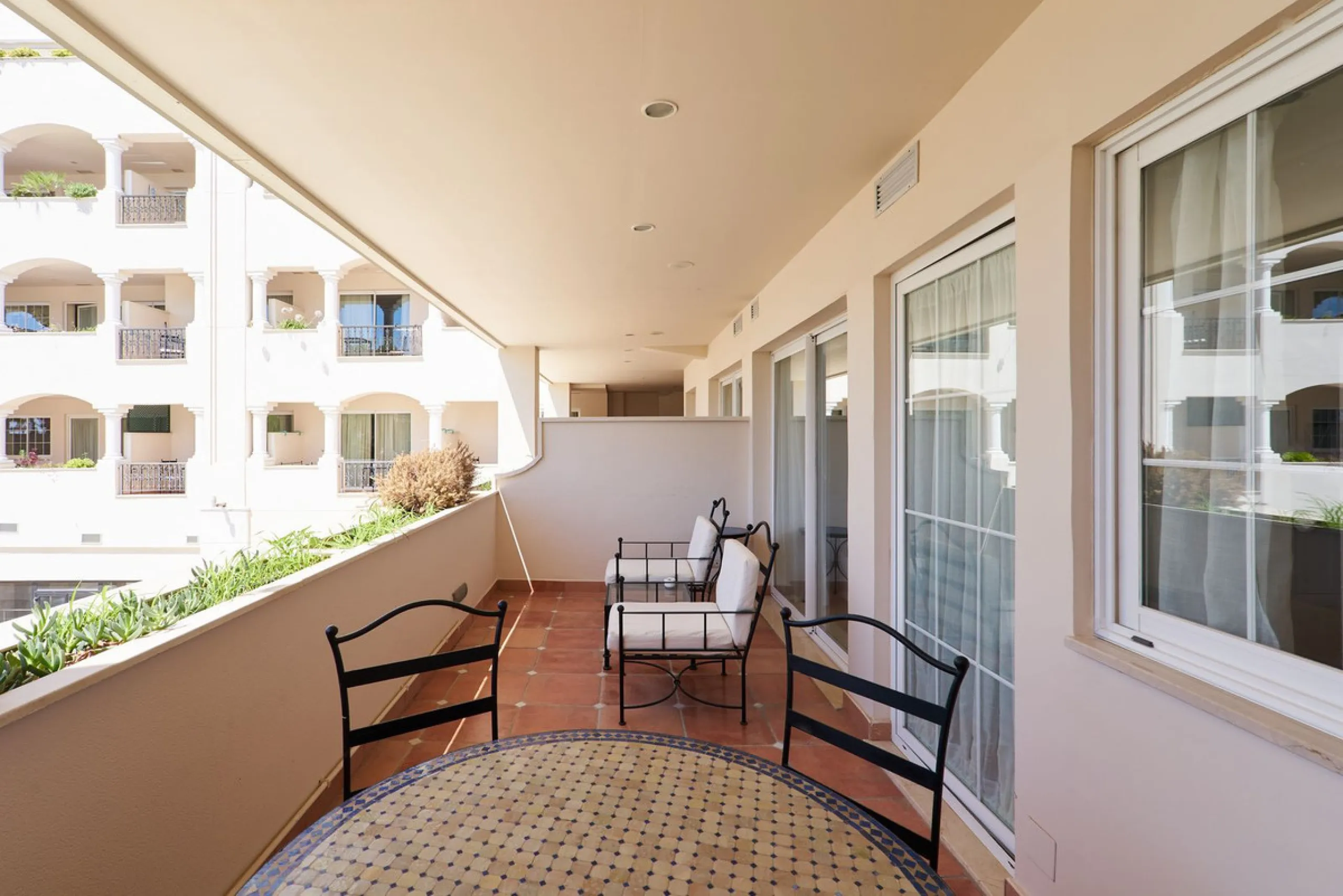 We present to your attention a unique opportunity to acquire a fully renovated and elegant one-bedroom apartment in the prestigious Guadalpin Hotel on the famous Golden Mile in Marbella.