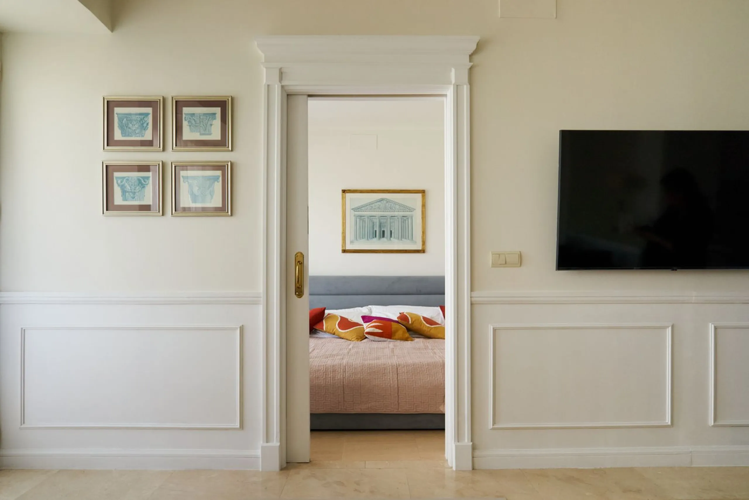 We present to your attention a unique opportunity to acquire a fully renovated and elegant one-bedroom apartment in the prestigious Guadalpin Hotel on the famous Golden Mile in Marbella.