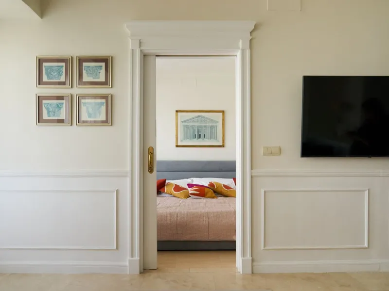 We present to your attention a unique opportunity to acquire a fully renovated and elegant one-bedroom apartment in the prestigious Guadalpin Hotel on the famous Golden Mile in Marbella.
