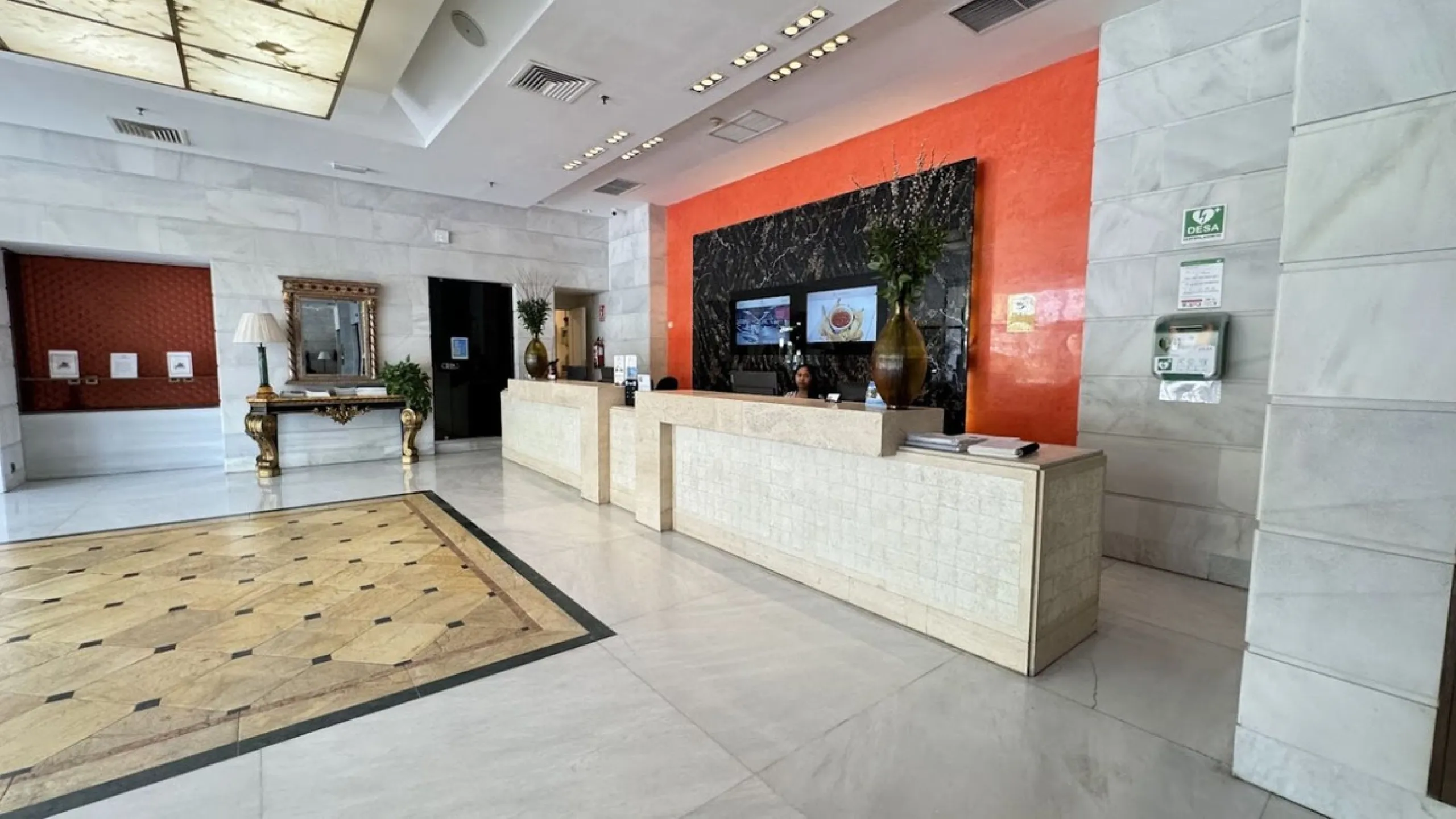 We present to your attention a unique opportunity to acquire a fully renovated and elegant one-bedroom apartment in the prestigious Guadalpin Hotel on the famous Golden Mile in Marbella.