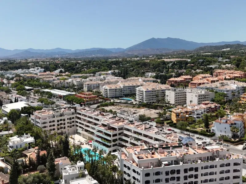 We present to your attention a unique opportunity to acquire a fully renovated and elegant one-bedroom apartment in the prestigious Guadalpin Hotel on the famous Golden Mile in Marbella.