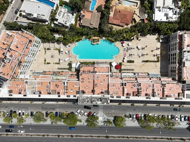 We present to your attention a unique opportunity to acquire a fully renovated and elegant one-bedroom apartment in the prestigious Guadalpin Hotel on the famous Golden Mile in Marbella.