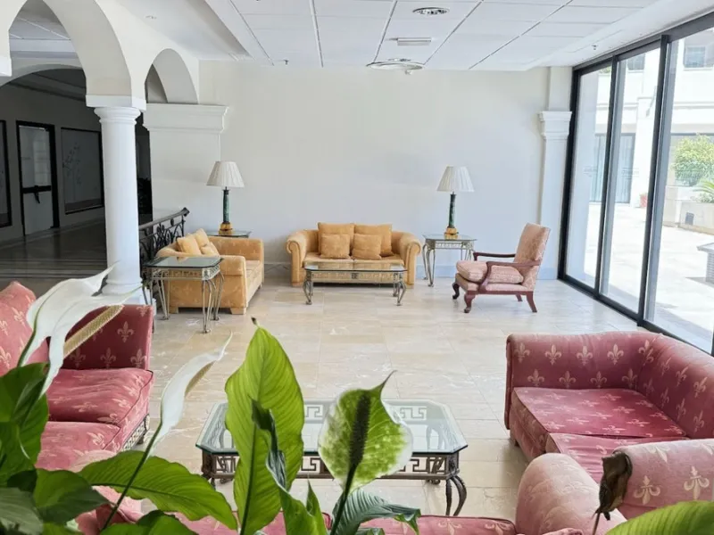 We present to your attention a unique opportunity to acquire a fully renovated and elegant one-bedroom apartment in the prestigious Guadalpin Hotel on the famous Golden Mile in Marbella.