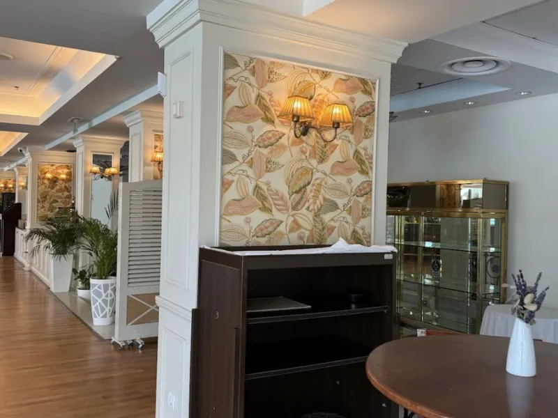 We present to your attention a unique opportunity to acquire a fully renovated and elegant one-bedroom apartment in the prestigious Guadalpin Hotel on the famous Golden Mile in Marbella.