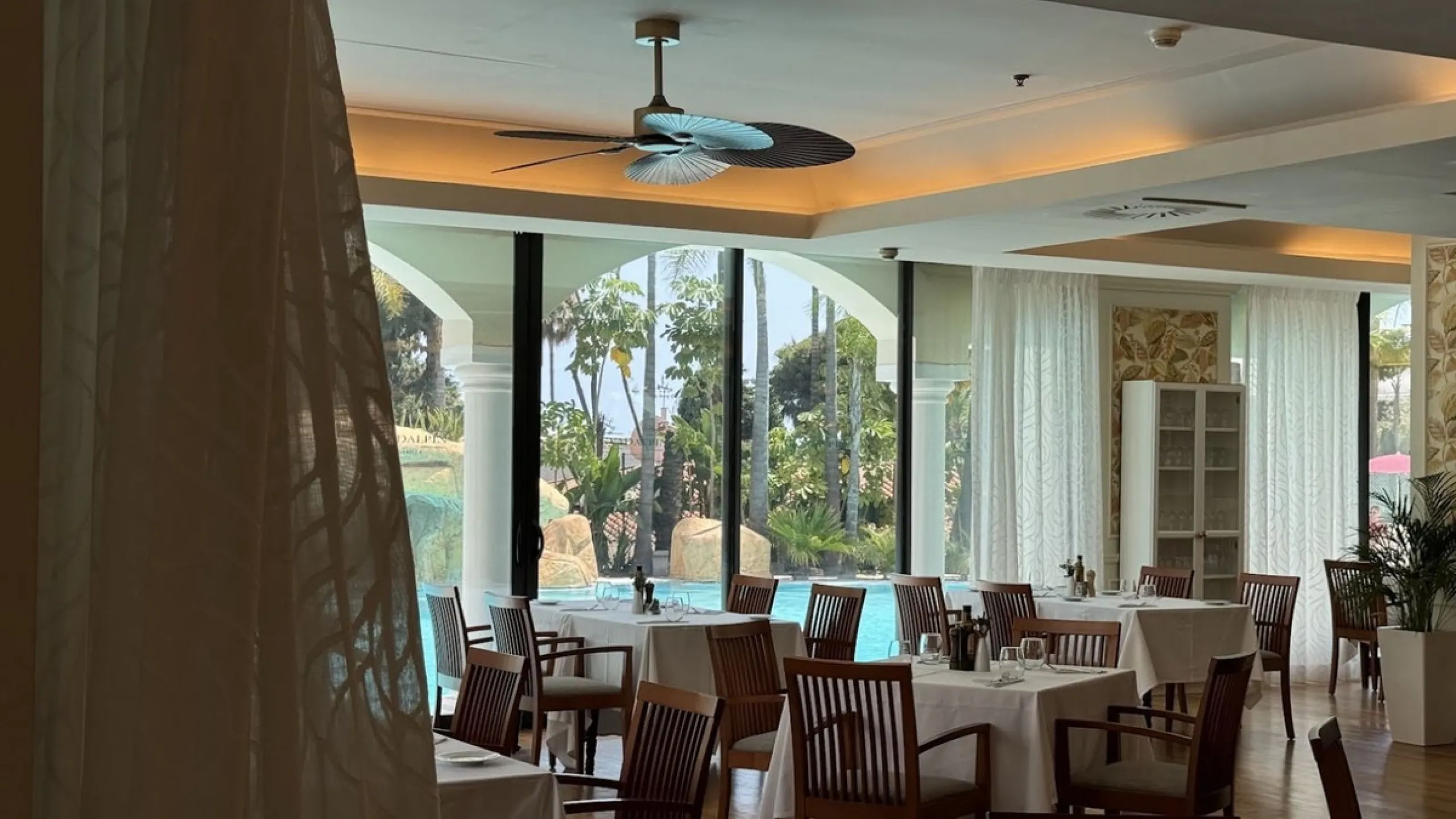 We present to your attention a unique opportunity to acquire a fully renovated and elegant one-bedroom apartment in the prestigious Guadalpin Hotel on the famous Golden Mile in Marbella.