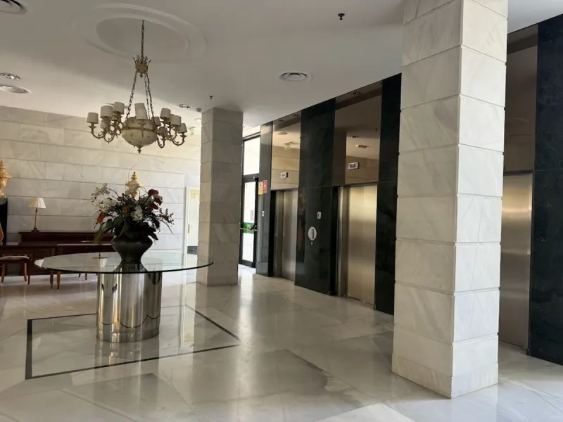 We present to your attention a unique opportunity to acquire a fully renovated and elegant one-bedroom apartment in the prestigious Guadalpin Hotel on the famous Golden Mile in Marbella.