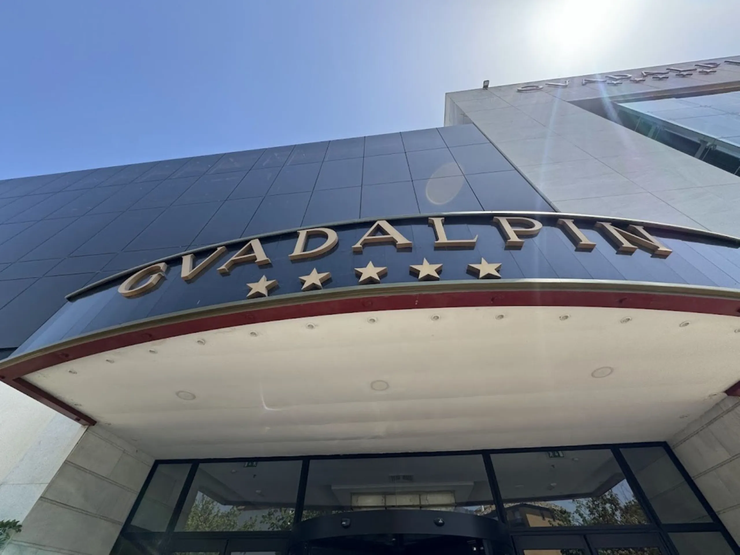 We present to your attention a unique opportunity to acquire a fully renovated and elegant one-bedroom apartment in the prestigious Guadalpin Hotel on the famous Golden Mile in Marbella.