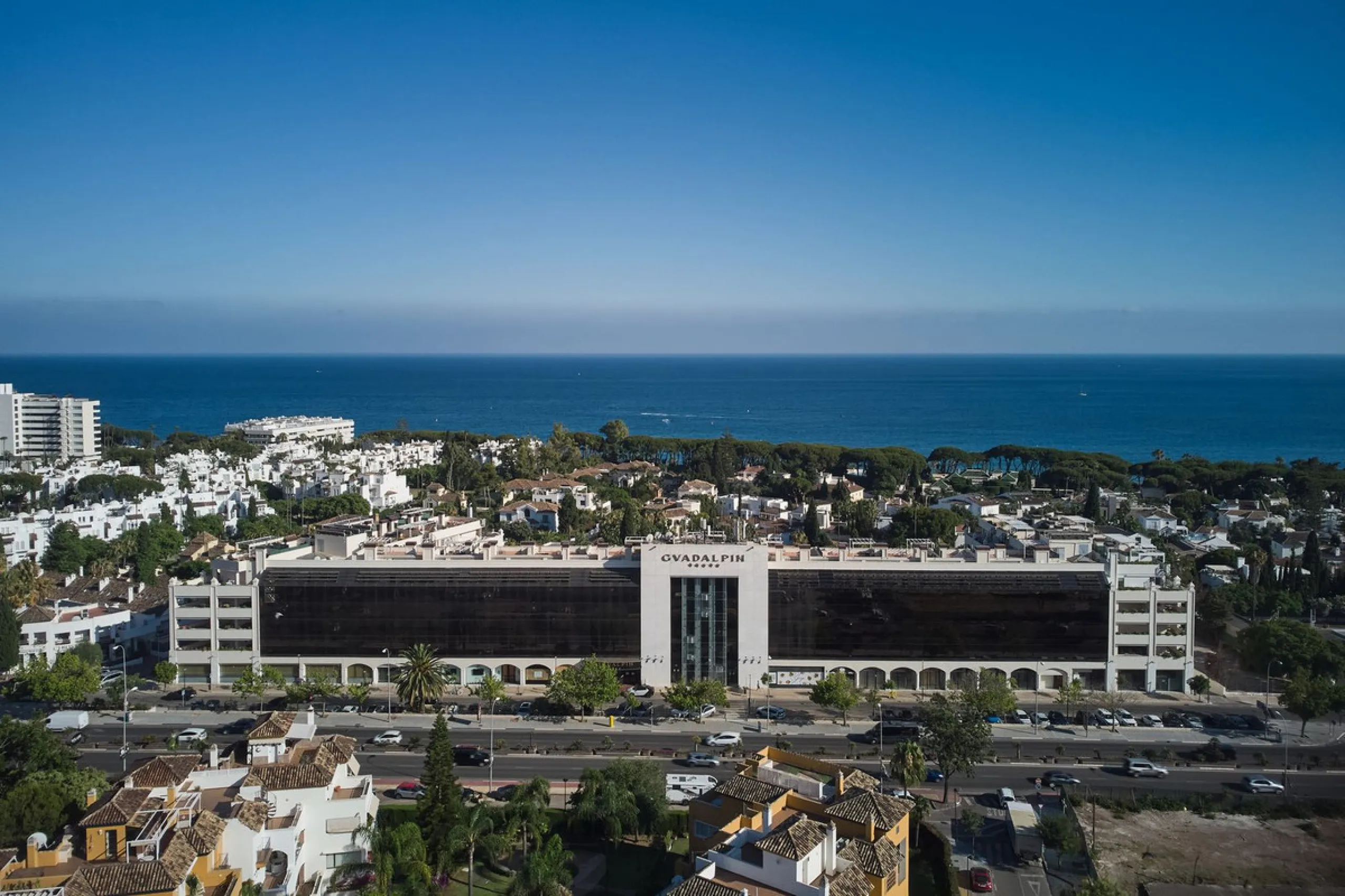 We present to your attention a unique opportunity to acquire a fully renovated and elegant one-bedroom apartment in the prestigious Guadalpin Hotel on the famous Golden Mile in Marbella.