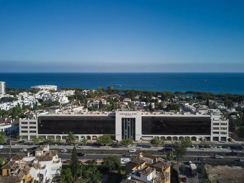 We present to your attention a unique opportunity to acquire a fully renovated and elegant one-bedroom apartment in the prestigious Guadalpin Hotel on the famous Golden Mile in Marbella.