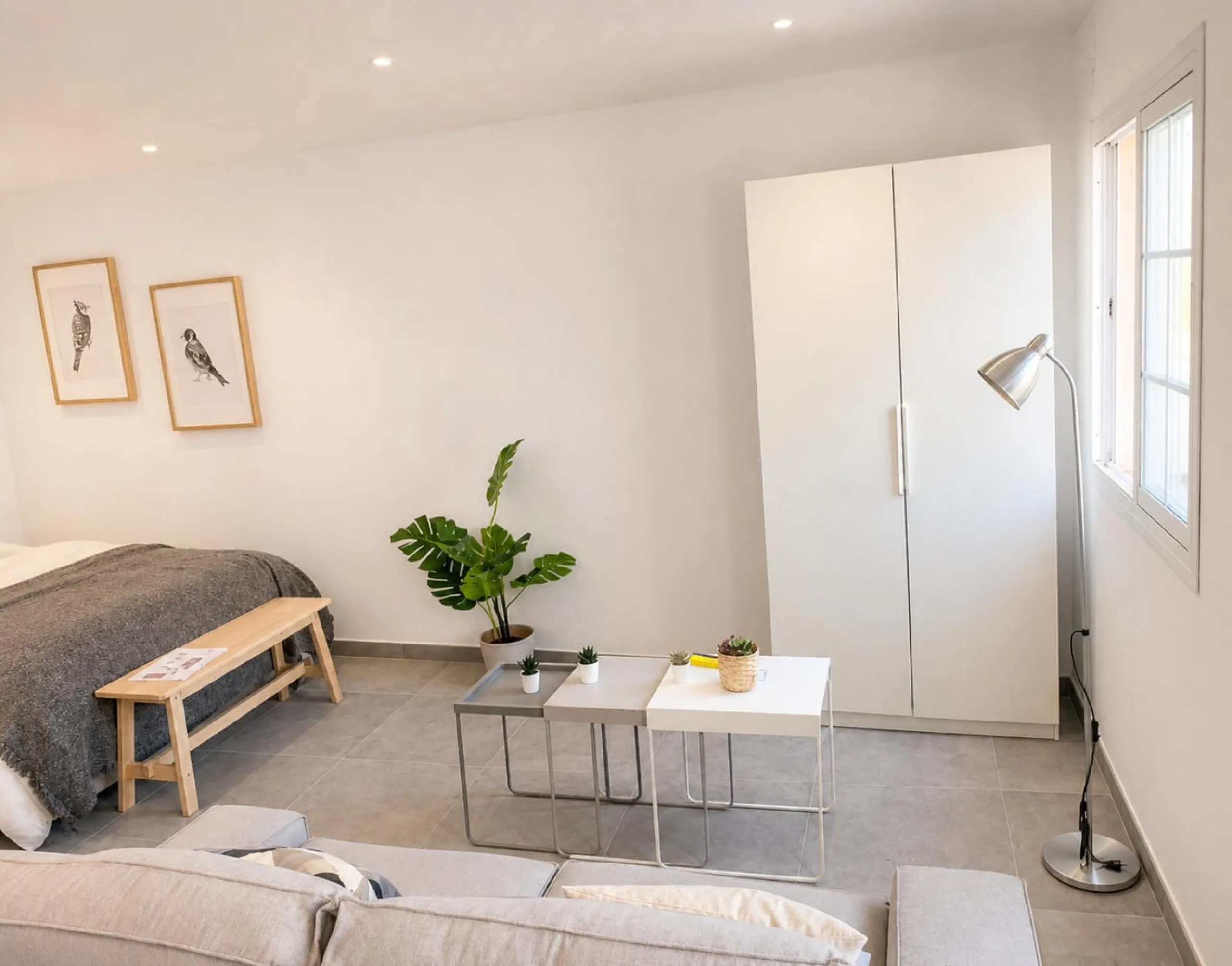 Investment Opportunity – Apartment Divided into 4 Independent Studios with Tourist Licence