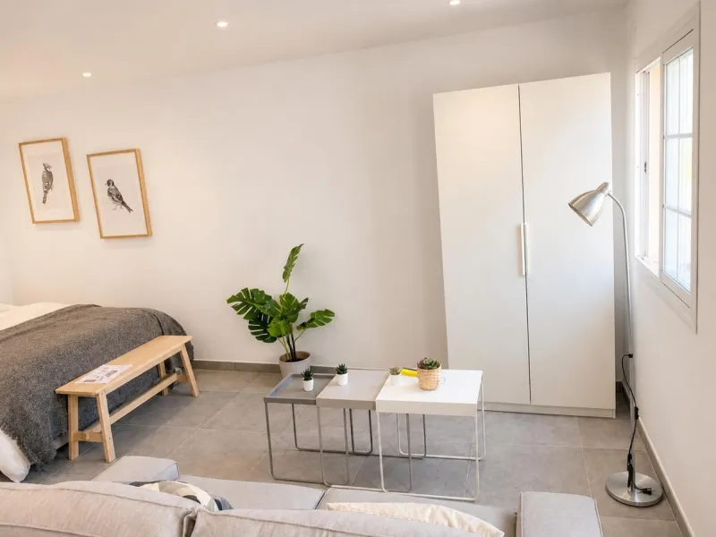 Investment Opportunity – Apartment Divided into 4 Independent Studios with Tourist Licence