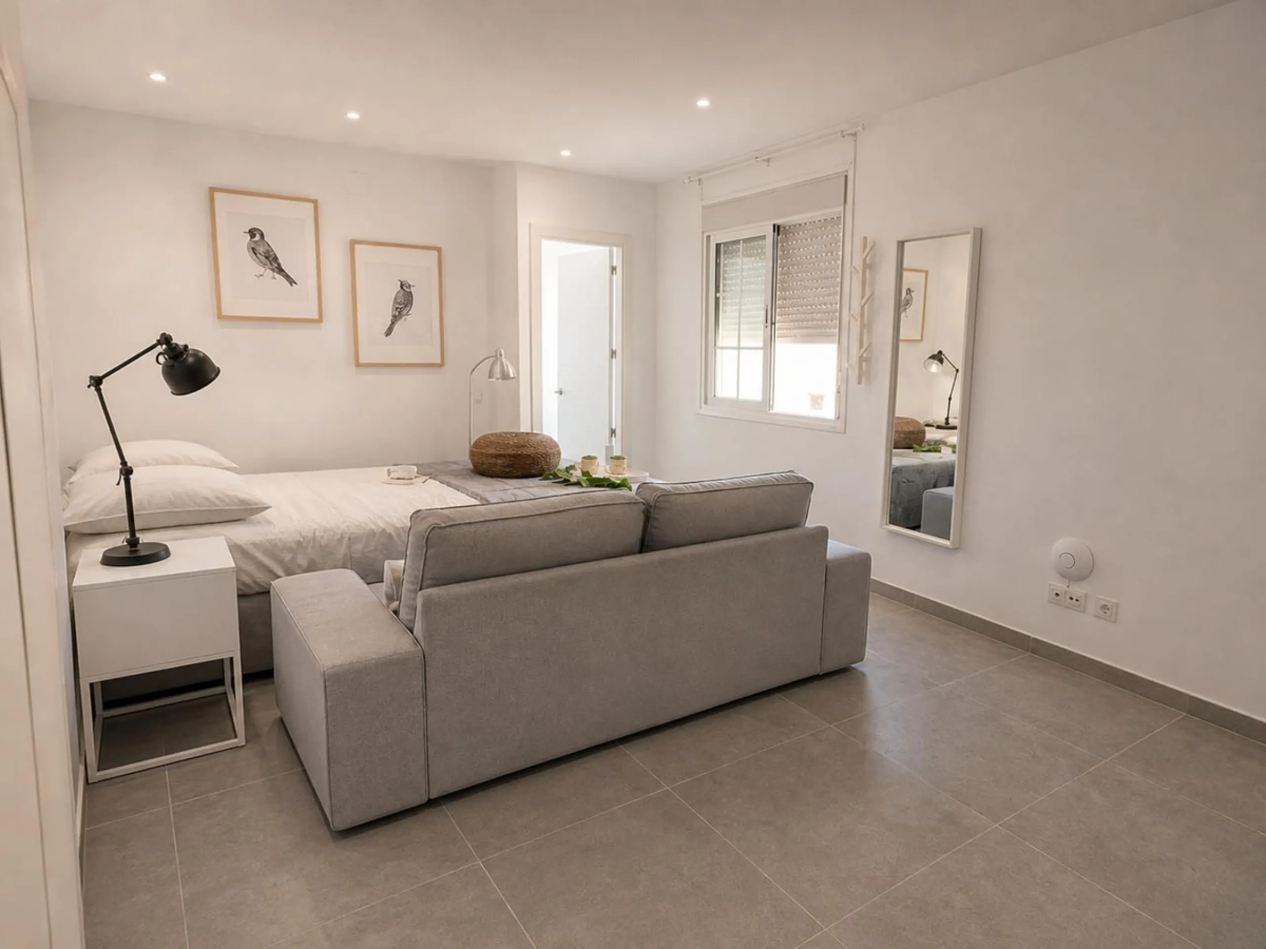 Investment Opportunity – Apartment Divided into 4 Independent Studios with Tourist Licence